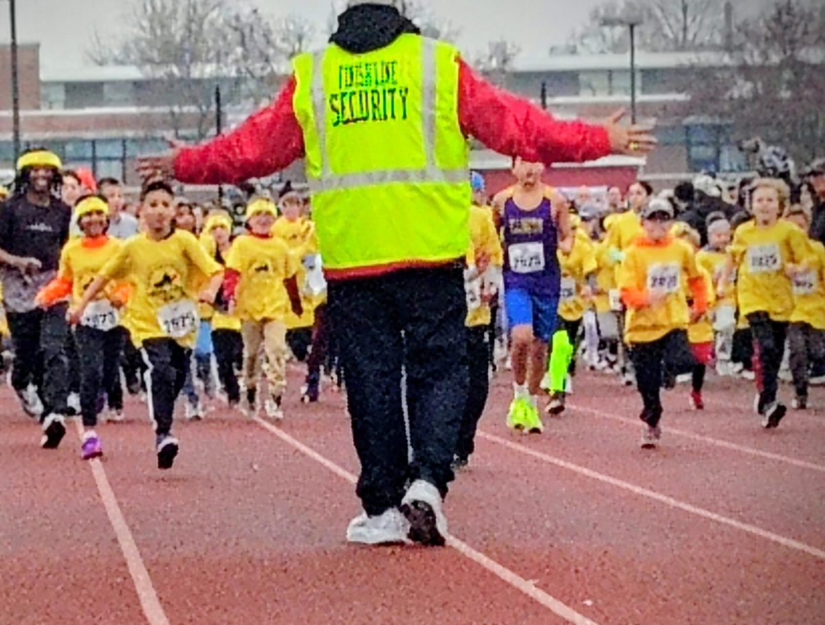 And the runners are off! A volunteer shows the runners the way to the finish line.